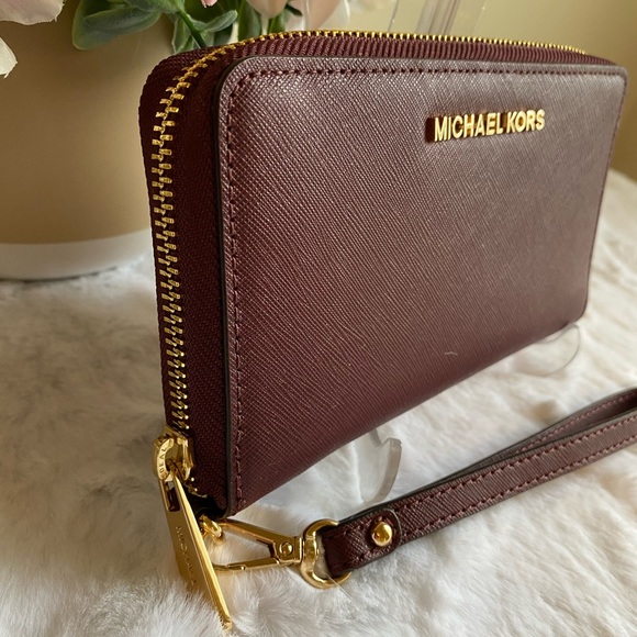 Jet Set Travel Large Flat Multifunction Phone Case - Picture 2 of 6